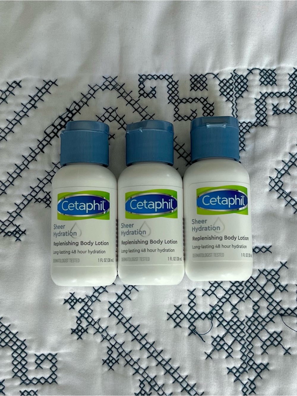 Cetaphil Sheer Hydration Replenishing Body and Face Lotion - Picture 2 of 3